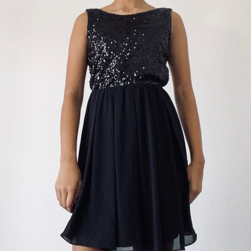 Windsor: Black sequins dress
